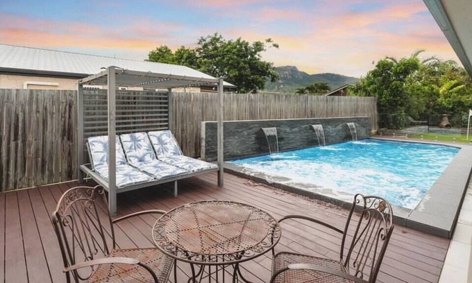 Annandale House | Annandale home with huge pool