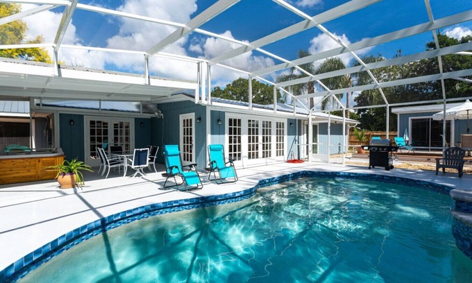 West Bradenton House | Annie's Poolside Paradise! Short stays available!