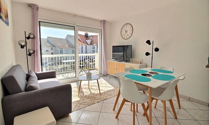 Hardelot-Plage Apartment | Annonce Professionnelle. T2 Cabine Avec Balcon, 4 Personnes au Coeur de la Ville et à Deux Pas.