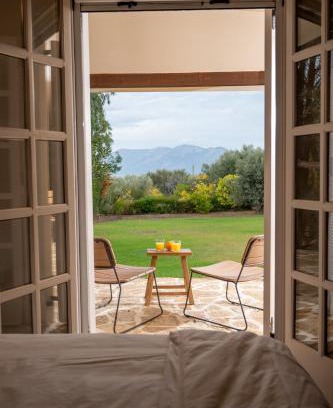Chalcis House | Anoixi vacation home with spectacular Evia landscapes