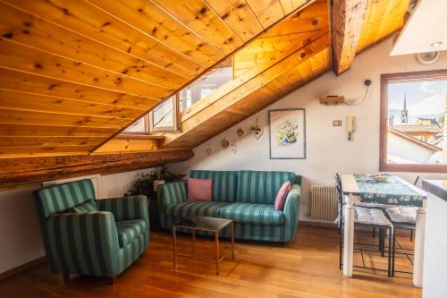 Fiera di Primiero Apartment | Antica Rosa - Mansarda vista montagna con posto auto scoperto