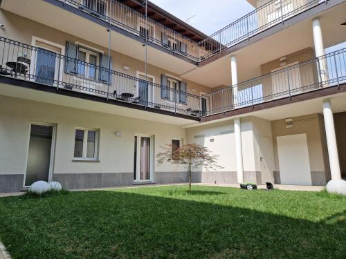 Busto Arsizio Apartment | ANTICO GIARDINO - Elena