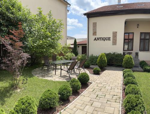 Alba Iulia House | Antique ApartHotel