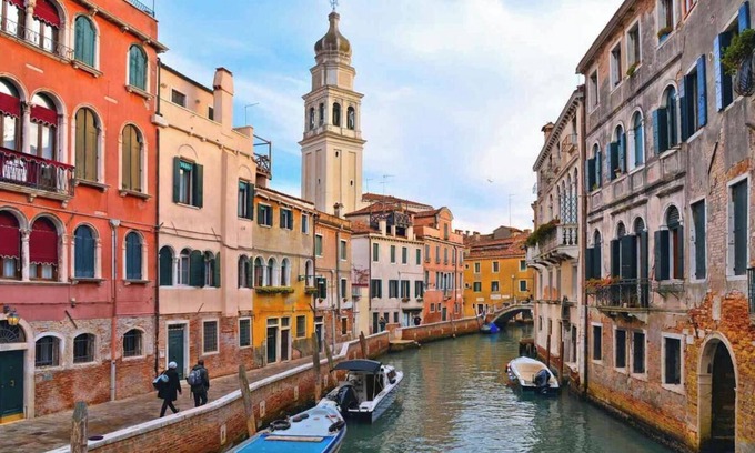 Castello Apartment | Antique-Filled Home with Canal Views and Private Garden, Near Piazza San Marco