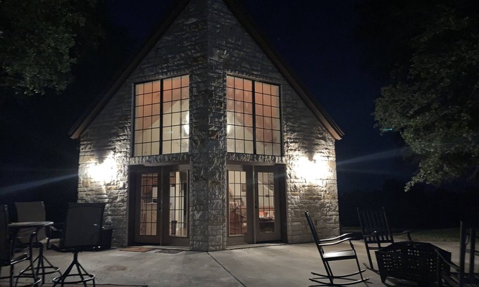 San Saba House | ANTLER OAKS CABIN