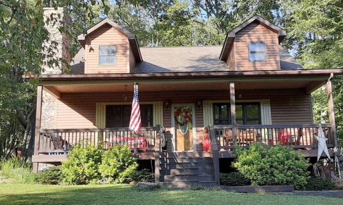 Alpine Lake House | Antler Ridge 2B w/Loft Cabin w/Fireplace, Screened Porch & Lake Access