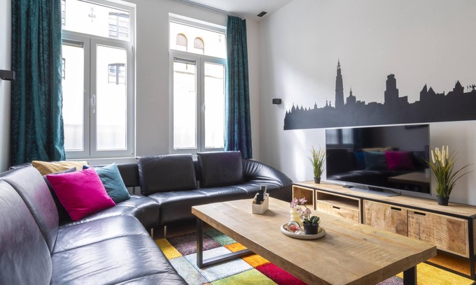 Amandus - Atheneum Apartment | Antwerp Gem: Stylish Apartment Near Trendy Eiland