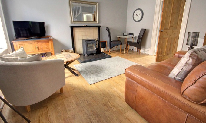 Golspie Cottage | Anvil House is a quirky, 1 bedroom house, located at the heart of the village of Golspie, Sutherland