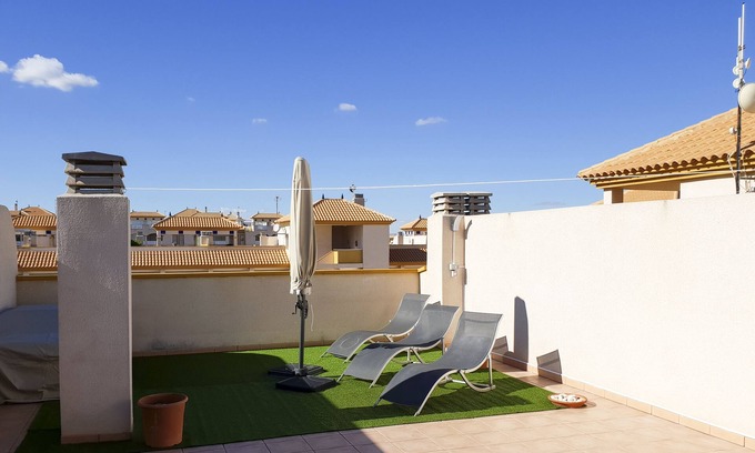 Mar de Cristal Apartment | Ap. Elisa: Modern Penthouse, 2 bedrooms/1 bathroom with roof terrace!