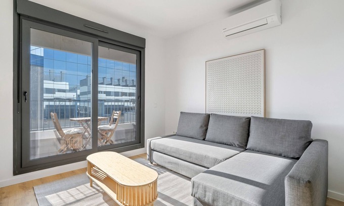 San Sebastian de los Reyes Apartment | apartamento reformado con garaje y piscina de alquiler temporal