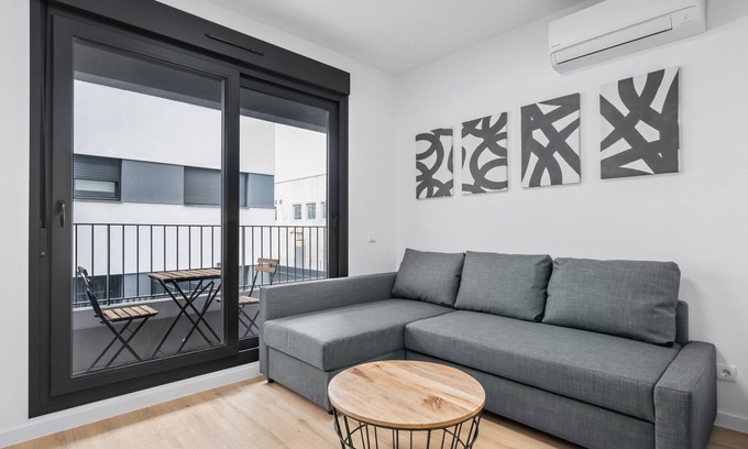 San Sebastian de los Reyes Apartment | apartamento reformado con garaje y piscina de alquiler temporal