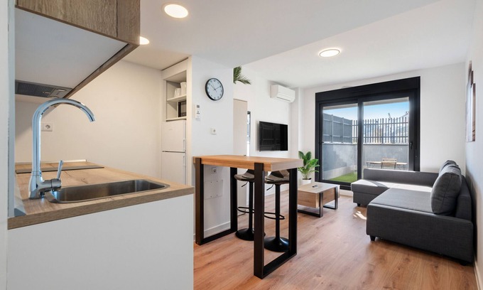 San Sebastian de los Reyes Apartment | apartamento reformado con garaje y piscina de alquiler temporal