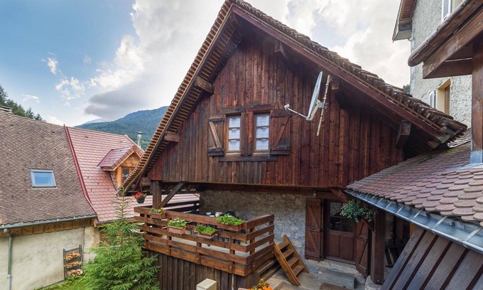 Saint-Pierre-de-Chartreuse Apartment | Apartment 'Koch' with Private Terrace and Wi-Fi