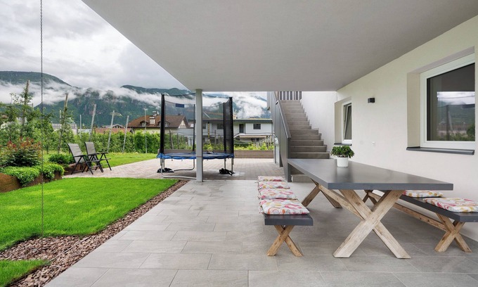 Unterrain/Riva di Sotto Apartment | Apartment 'Haus Stolz Wiesenblick' with Mountain View, Wi-Fi and Air Conditioning