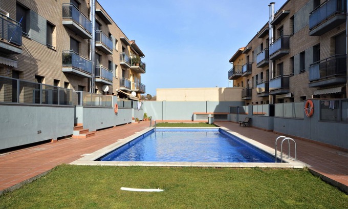 Sant Pere Pescador Apartment | Apart Delicies bx 1 - Barbecue, A/C, community garden and pool.