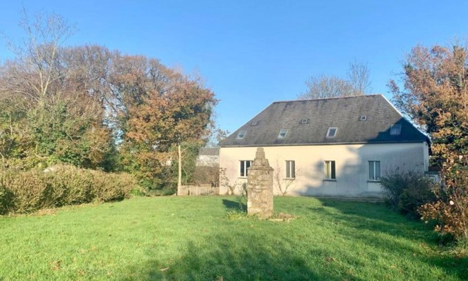 Saint-Derrien Cottage | Apart. duplex in a former dairy for 11 people max 25 minutes from the beaches