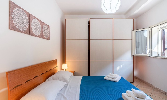 Portopalo di Capo Passero Apartment | Apartment 'Casa Al Mare Portopace' with Sea View, Wi-Fi and Air Conditioning