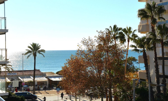 Passeig Maritim Apartment | Apart. Sofia: 50 meters from the beach, 100% renovated, Pool XL, A/C and garage.