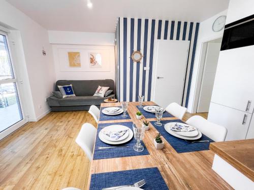 Poddabie Apartment | APARTAMENT 15B BLUE MARINE Poddąbie Basen Odkryty Brodziki Plac Zabaw