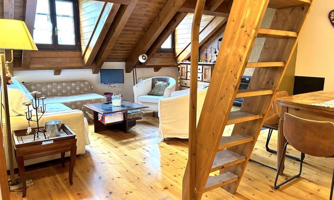 Llavorsi Apartment | Apartament amb llar de foc i altell a Llavorsí by RURAL D'ÀNEU
