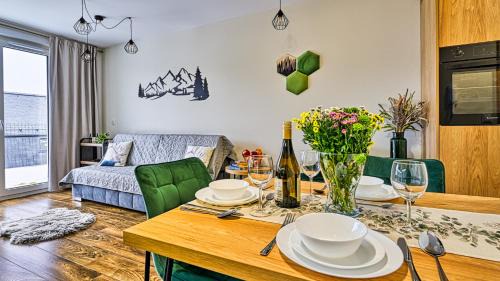 Swieradow-Zdroj Apartment | Apartament Resort Izerski 6 z pięknym widokiem i ogródkiem - 5D Apartments