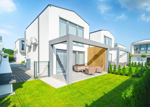 Rewal Apartment | Apartament SUPERIOR Rewal - dwupoziomowy z ogródkiem, całoroczny