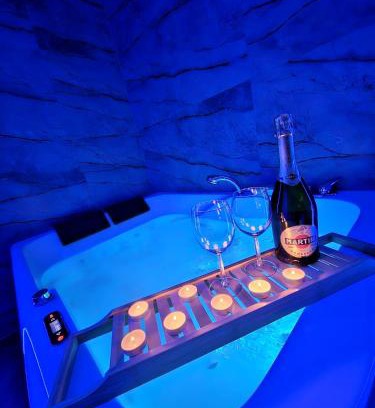 Radom Apartment | Apartament w Centrum z Jacuzzi, prywatny parking, klimatyzacja 4