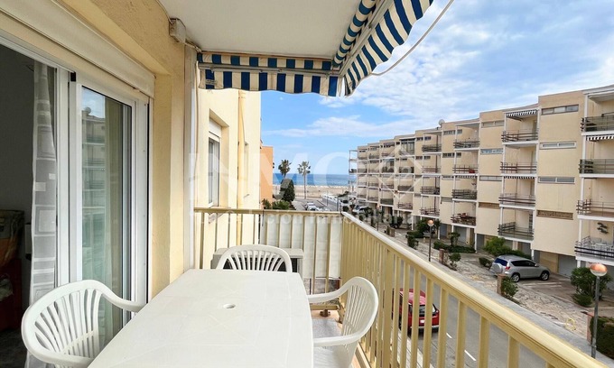 Cambrils Apartment | Apartament with side sea views