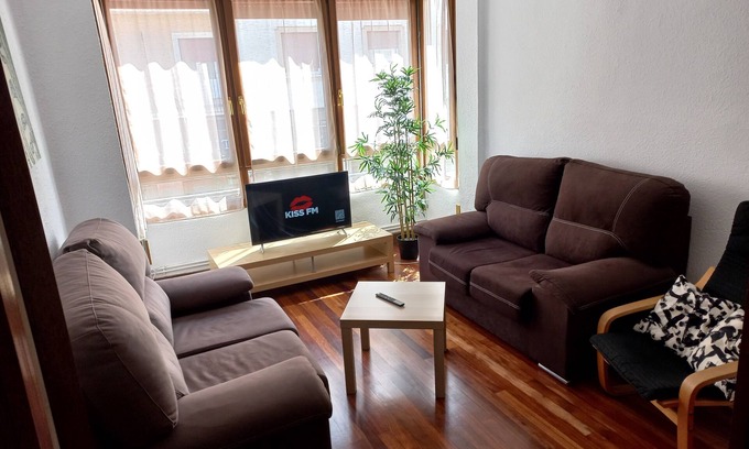 Gernika-Lumo Apartment | Apartamento Amplio y Confortable en el Centro de Gernika