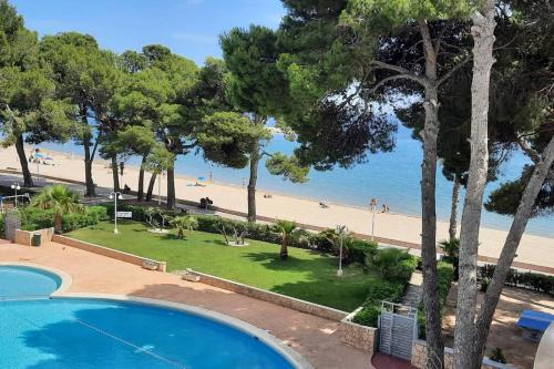 Vilafortuny Apartment | Apartamento con piscina, en primera línia de mar.