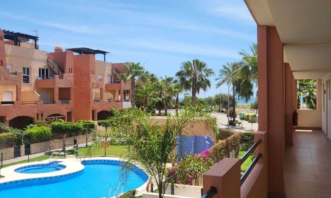 Las Herrerias Apartment | ¡apartamento con Terraza y Cerca de la Piscina Comunitaria!