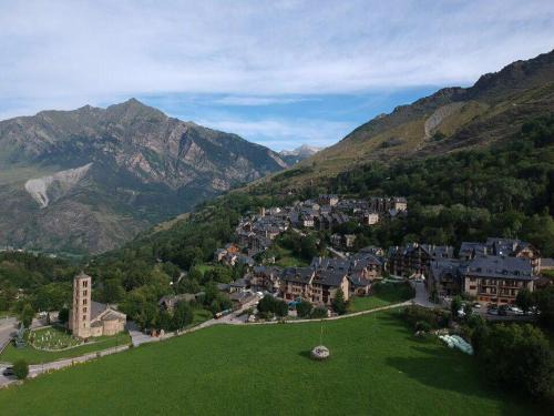 Taull Apartment | Apartamento con terraza y vistas panorámicas en Taüll con plaza de parking