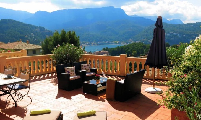 Soller Apartment | Apartamento en el Puerto de Sóller con gran terraza privada y vistas al mar. Piscina comunitaria. Localizado en un zona tranquila y muy soleada. Wifi gratis disponible. Parking.