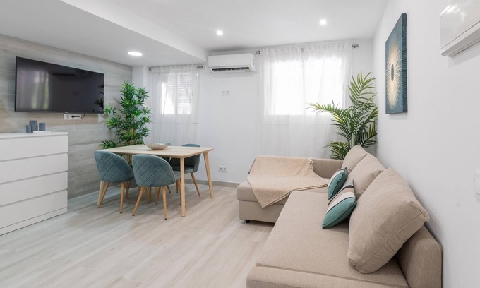 Castelldefels Apartment | Apartamento en playa con piscina + AACC