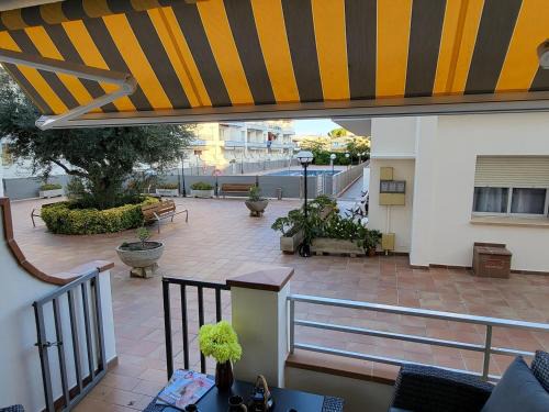 L'Estartit Apartment | Apartamento en planta baja con piscina, a 600m de playa y centro en L'Estartit - ES-323-39