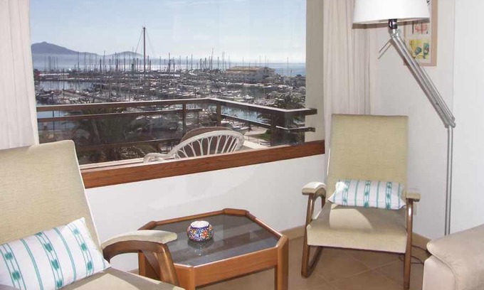 Puerto de Pollensa Apartment | Apartamento en primera linea para 4 personas