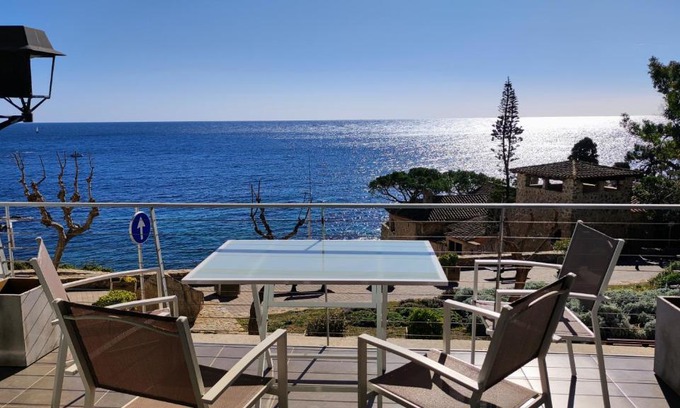 Calella de Palafrugell Apartment | Apartamento frente al mar en la mejor ubicación de Calella