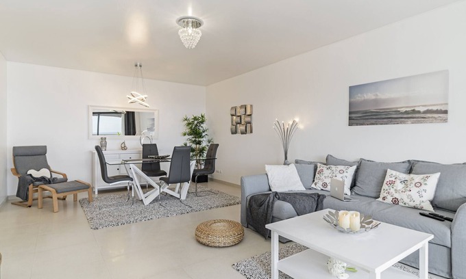 Canico Apartment | Apartamento espaçoso com piscina e vista mar, Caniço VI