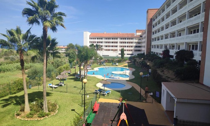 Puerto de la Duquesa Apartment | APARTAMENTO JUNTO A LA PLAYA ZONA TRANQUILA