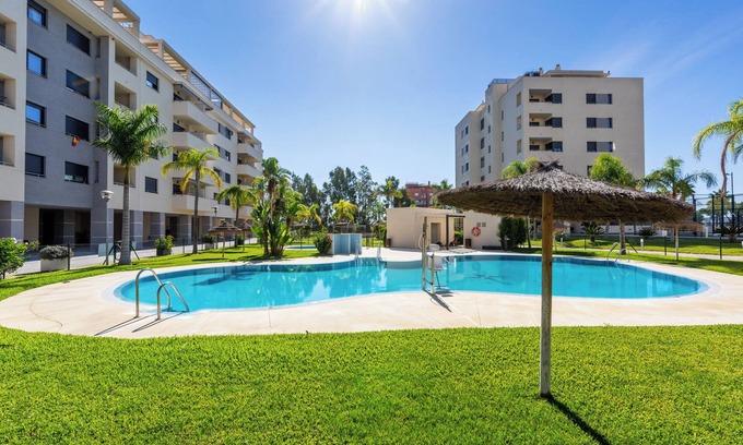 Torre del Mar Apartment | Apartamento Playa Marinsa with Shared Pool, AC, Balcony & WiFi