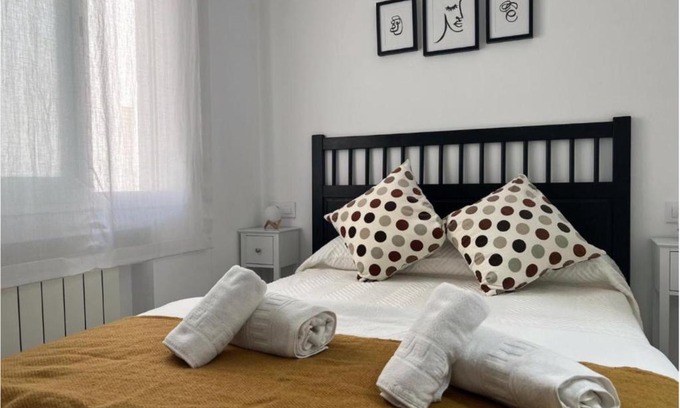 Huerta del Rey Vallellano Apartment | APARTAMENTO URQUÍA