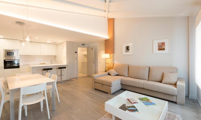 Tudela Apartment | APARTAMENTOS TURISTICOS - PAPEL ARMADO - Calle Caldereros 33