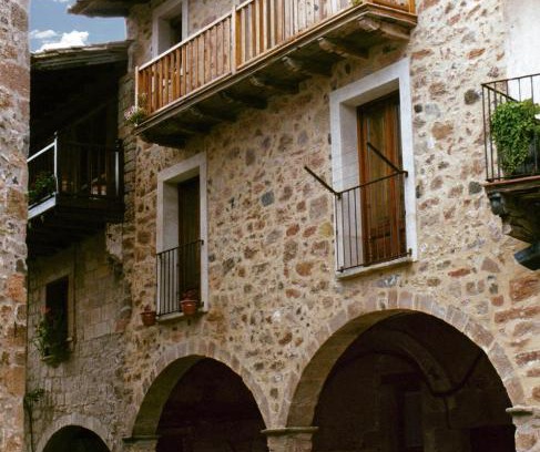 Santa Pau Apartment | Apartaments Plaça Major