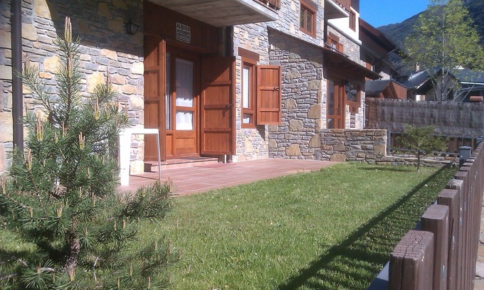 Esterri D'Aneu Condo | APARTAMENTSUITESPAIN BAQUEIRA BAQUEIRA PRIVATE GARDEN
