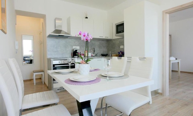 Znojmo Apartment | Apartmán u Louckého kláštera 2 plus KK