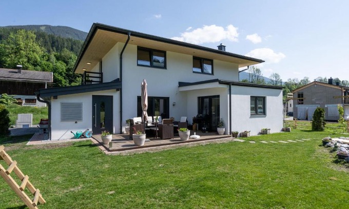 Schonbach Apartment | Apartment in Neukirchen am Gro venediger with Balcony