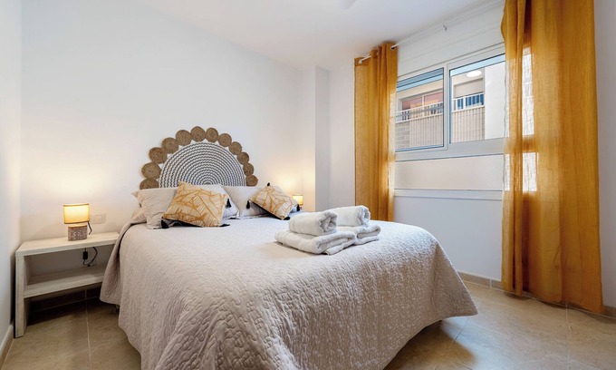 Sant Carles de la Rapita Apartment | Apartment 'La Basseta' with Wi-Fi and Air Conditioning