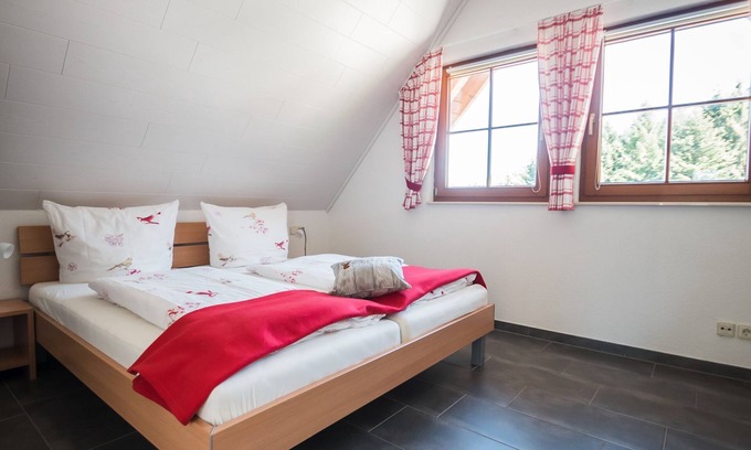 Bad Peterstal-Griesbach Apartment | Apartment 'Ferienwohnung 7' with Mountain View, Shared Terrace and Wi-Fi