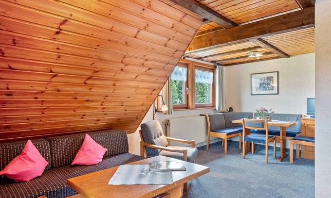 Schonach im Schwarzwald Apartment | Apartment 'Waldblick' with Shared Pool, Shared Garden and Wi-Fi