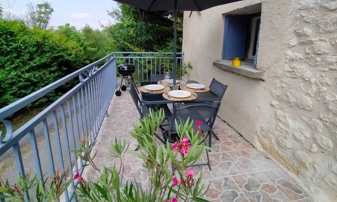 Valprionde Apartment | Apartment in white stone house of quercy with swimming pool